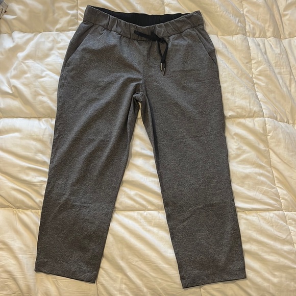 Lululemon Cropped Joggers Size 6 Dark Grey - Picture 1 of 3
